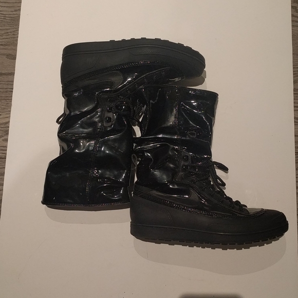 NIKE - Picture 3 of 12